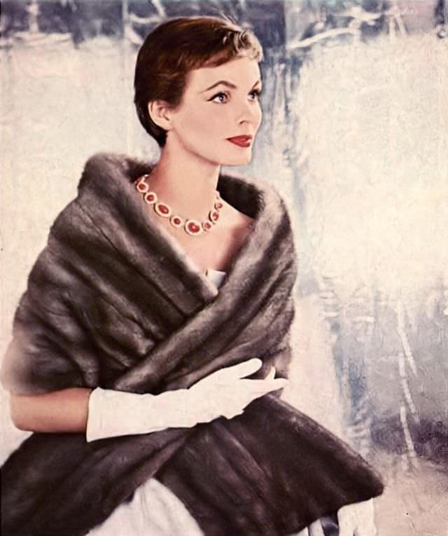 #12 Linda Harper in an EMBA Lutetia natural gunmetal mink stole by Christian Dior-New York, 1955.