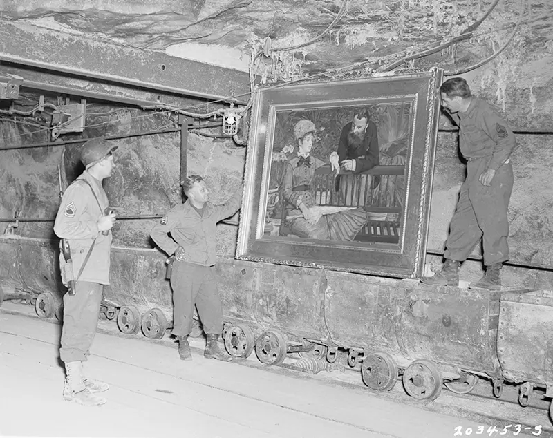 #5 U.S. soldiers with Edouard Manet’s “Wintergarden,” Nazi-looted art, Merkers mine.