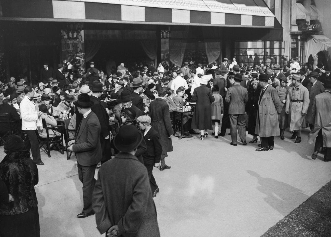 #45 Crowded Cafe Terrace, Champs Elysées, Paris, 2 April 1934