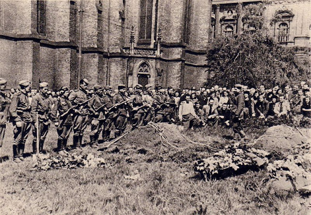 #18 Burial of Russian soldiers at St. Ludmila’s Church, Prague, 1945.