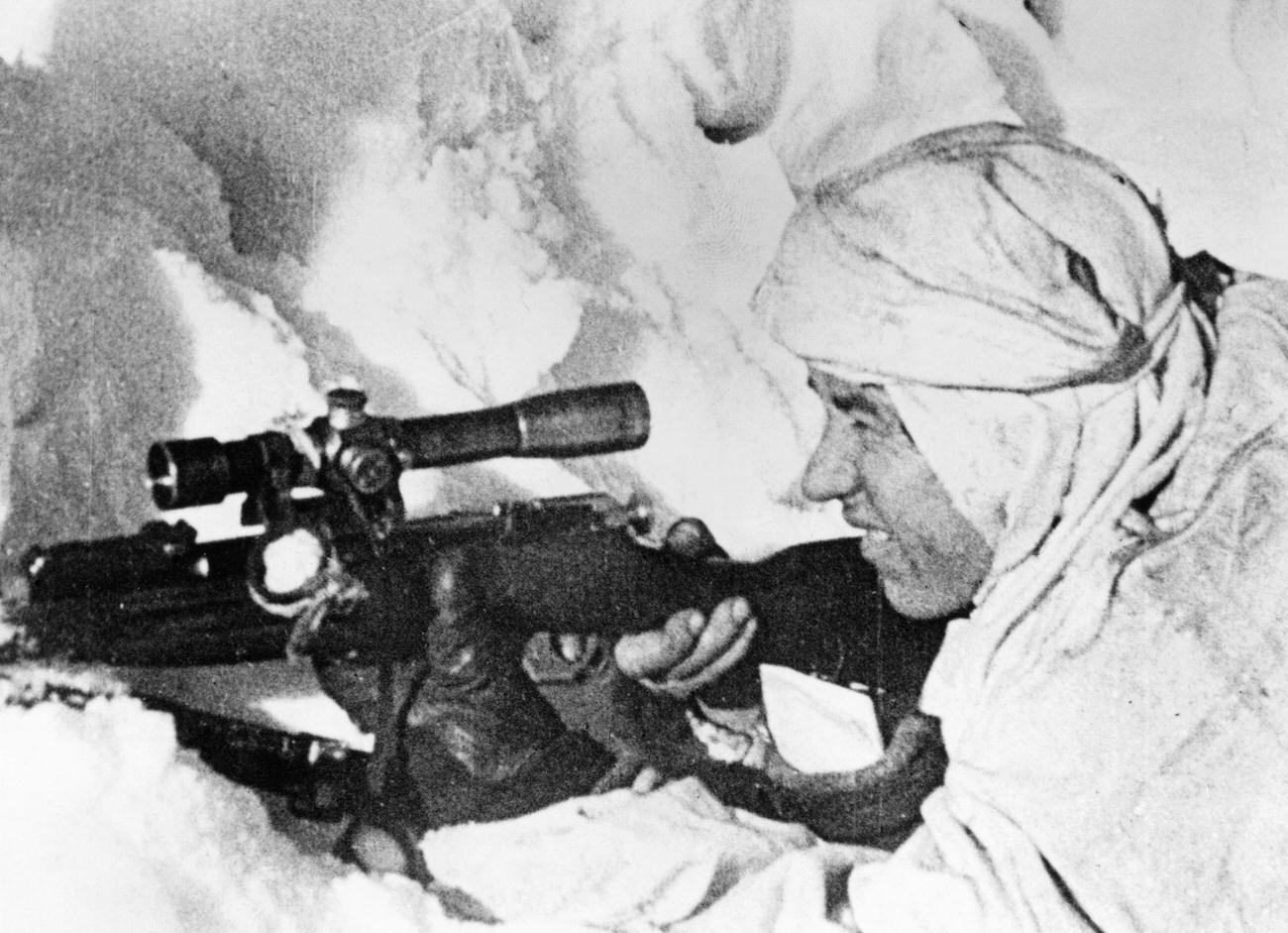#20 Soviet Soldier with Rifle, Leningrad, 1942