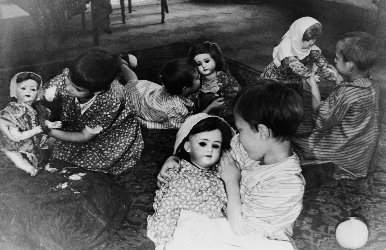 #33 Russian Orphans from Leningrad Siege at Children’s Home No.9