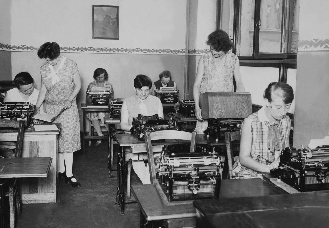 #18 Unemployed women learning typewriting in Berlin, 1930s.