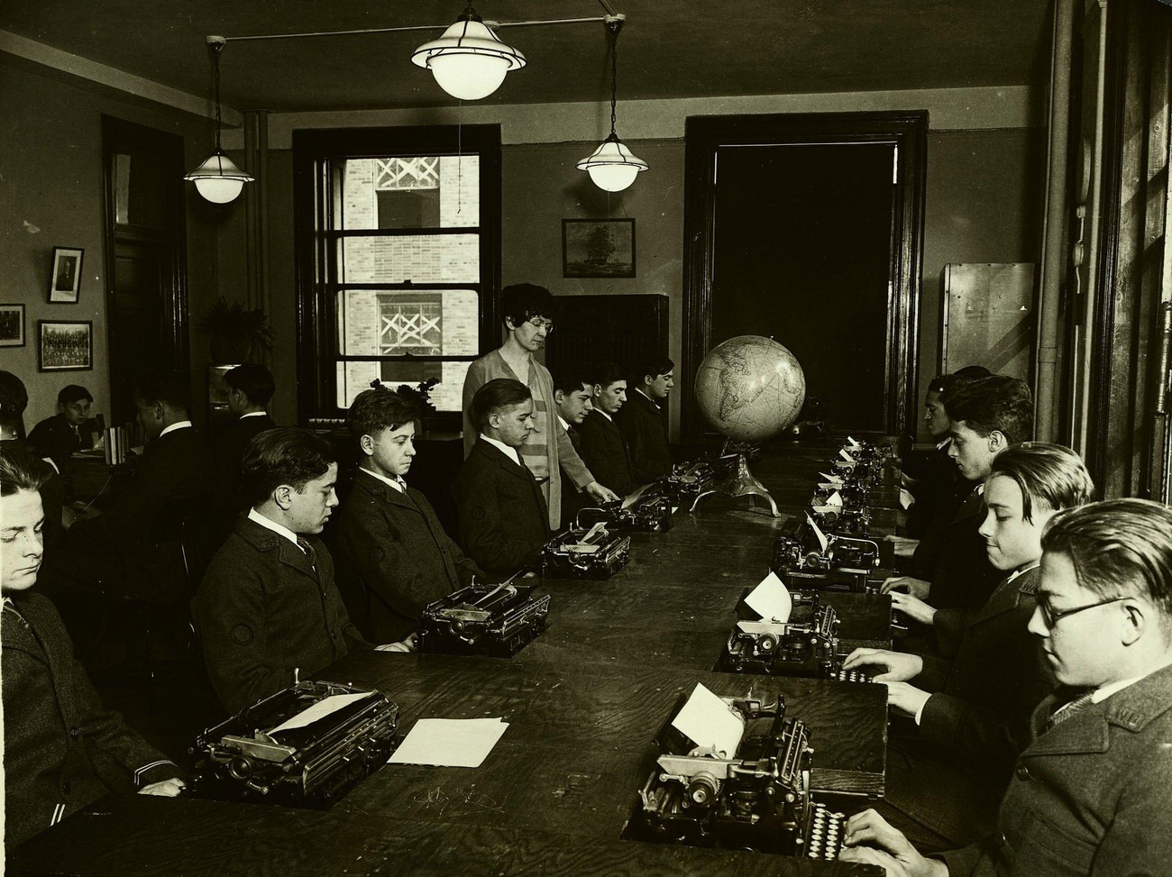 #3 Photo of a Western Union messenger school typewriting class.