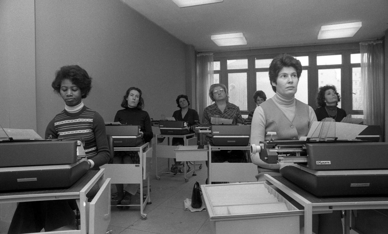 #62 Typing Course, Paris, 1975