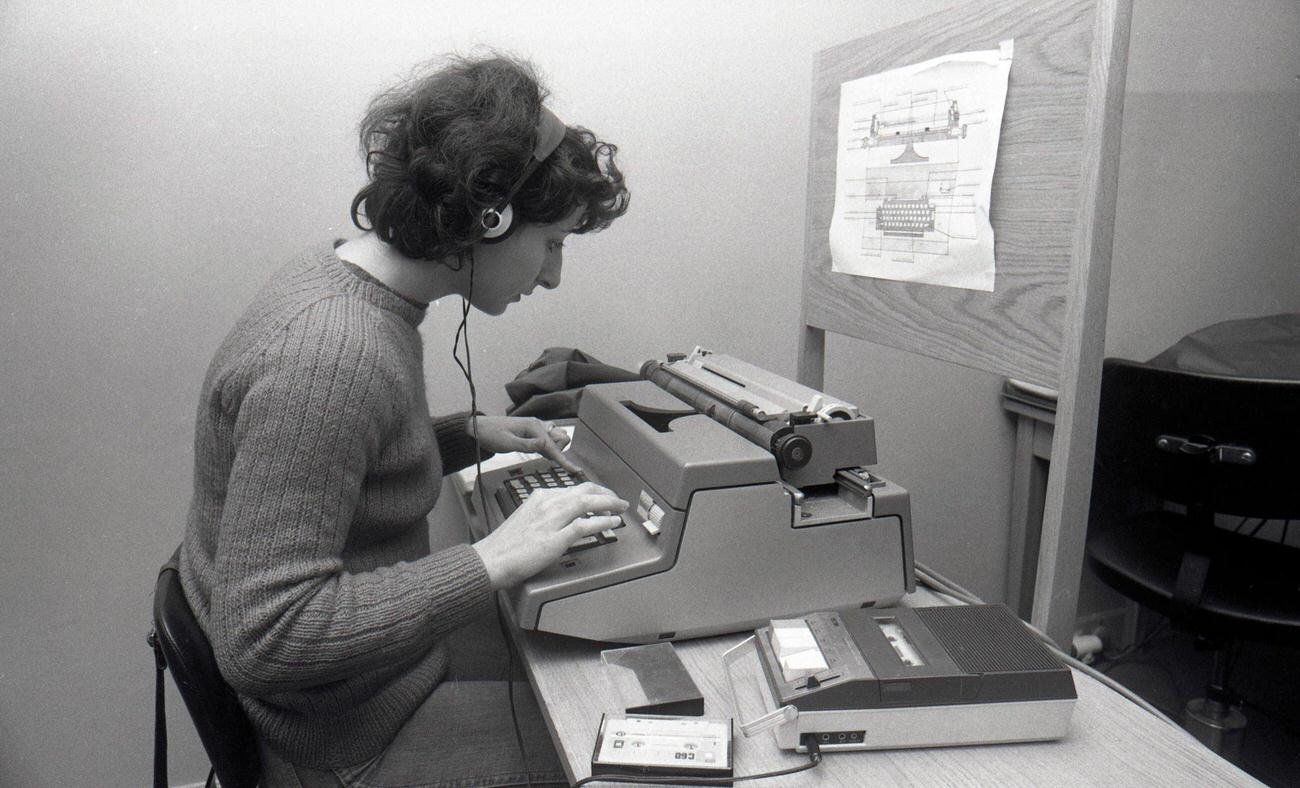#64 Typing Course, Paris, 1975
