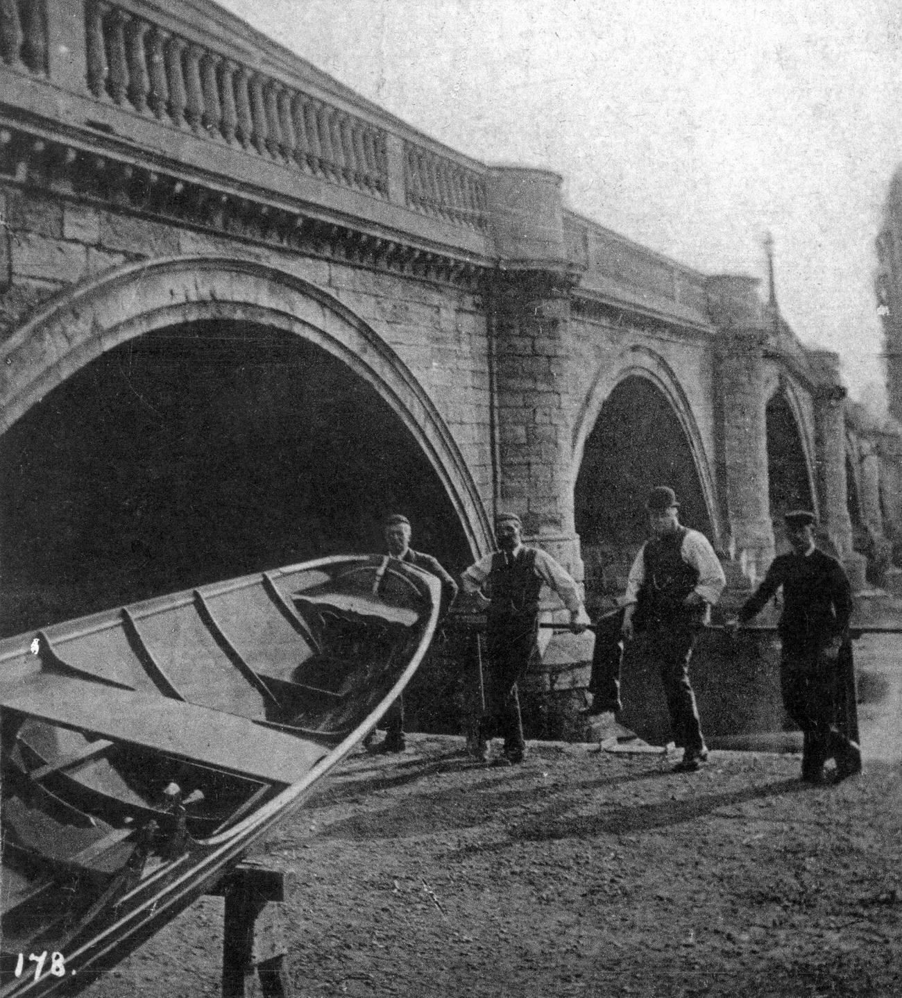 #118 Richmond Bridge in London, 1900s