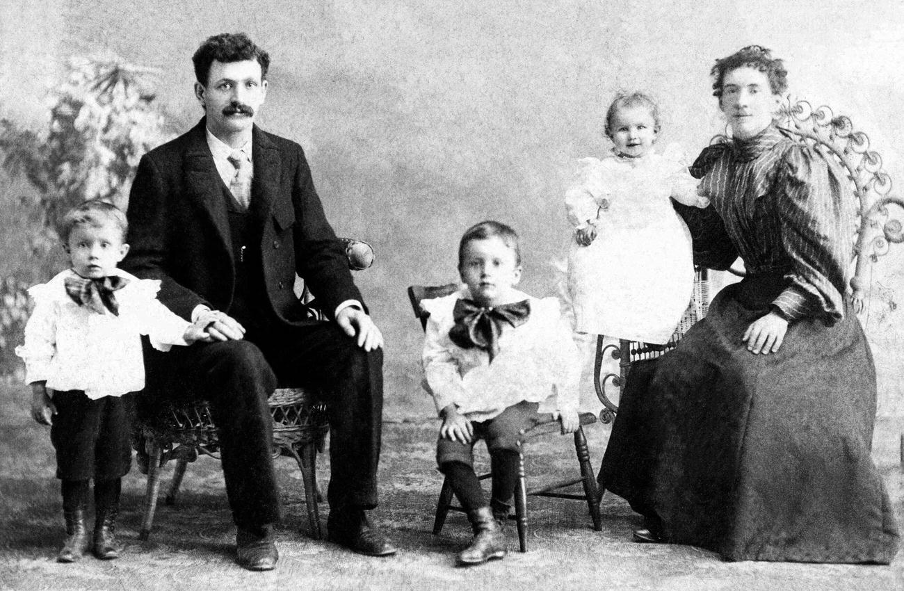 #31 Victorian family with three children, 1890s.