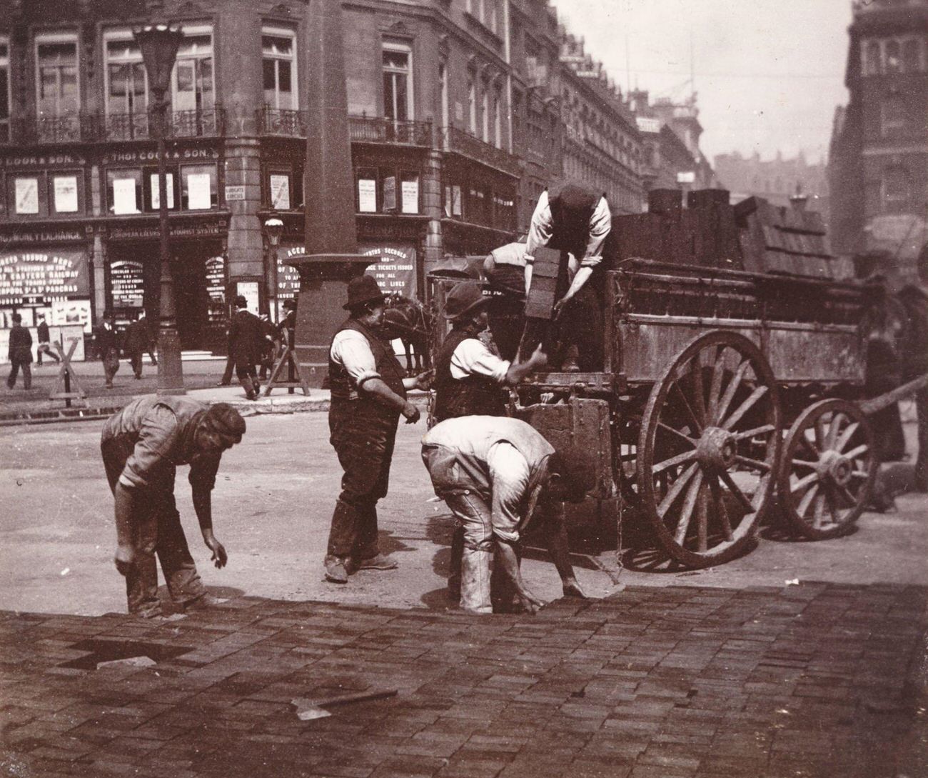 #66 Road repair work in Ludgate Circus, London, 1900.
