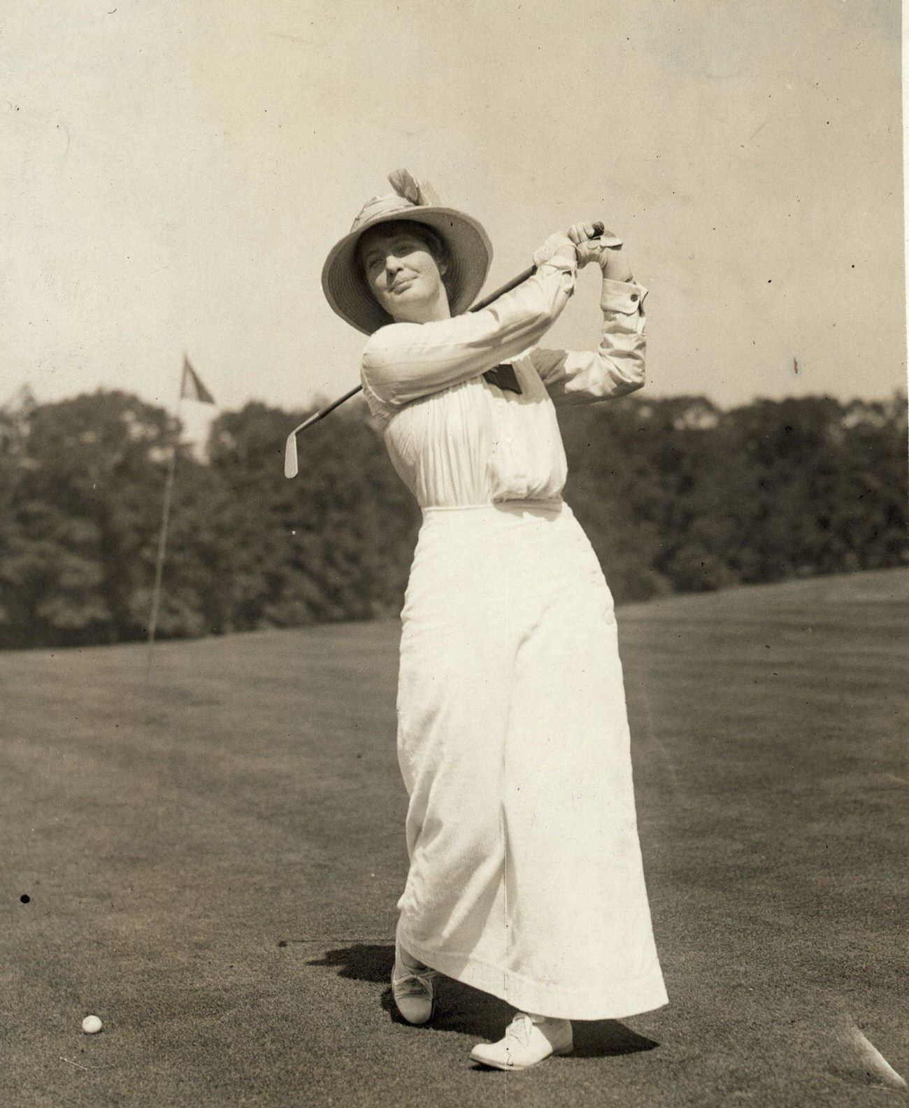 Portrait of Mrs. H. Arnold Jackson, Women’s Golf Champion, circa 1900s.