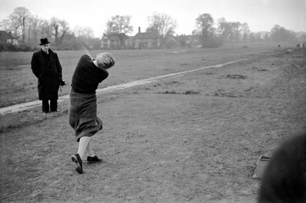 Woman playing golf, Jockey Gordon Richards’ game, Romford, October 1937.