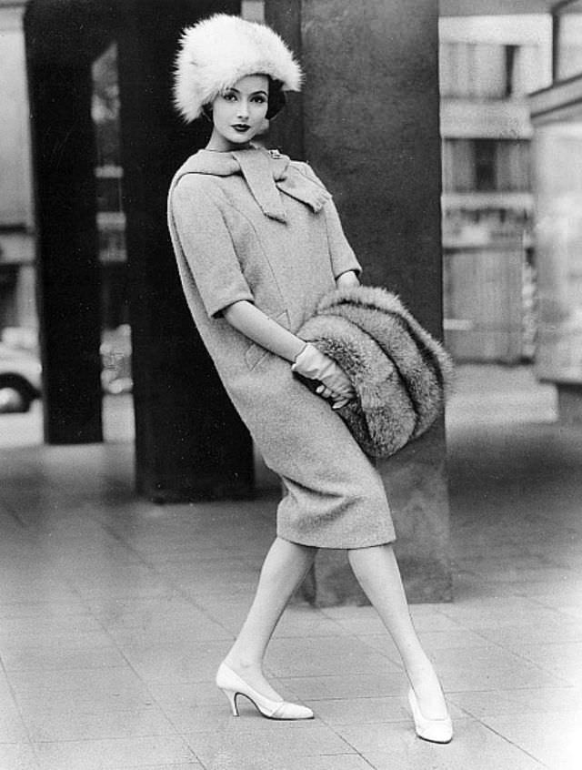 #14 Gitta Schilling in chemise dress by Uli Richter, 1958.
