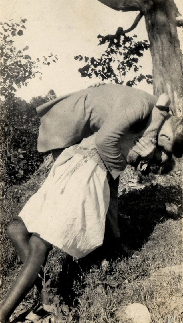 #12 Big kiss, 1920s