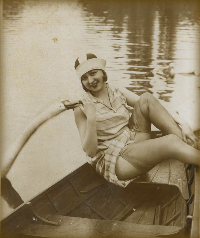 #13 Leda and the Swan, 1920s