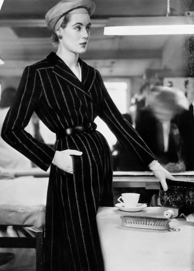 #12 Pat O’Reilly in a gray tweed coat by Digby Morton, Harper’s Bazaar UK, March 1951.