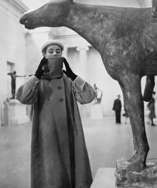 #20 Pat O’Reilly in a reversible coat by Rima, Harper’s Bazaar UK, November 1951.