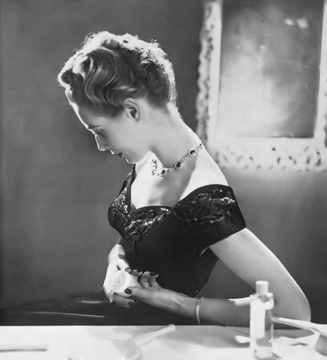 #32 Pat O’Reilly’s hairstyle by Riché, Harper’s Bazaar UK, January 1952.