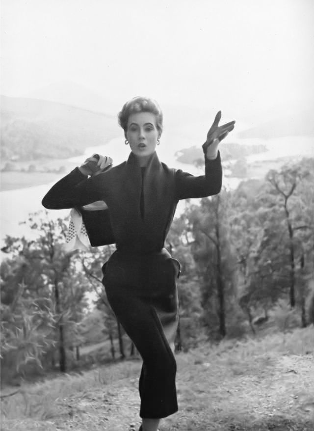 #37 Pat O’Reilly in a red and brown tweed suit by Country Life, Scotland, Harper’s Bazaar UK, August 1953.