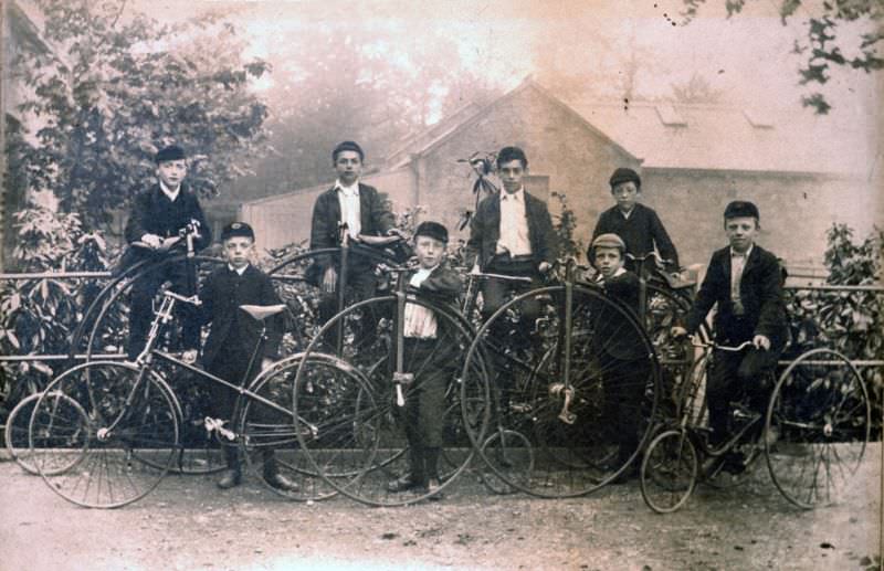 The Penny-Farthing Era Captured in Timeless Vintage Cycling Photographs Inventions