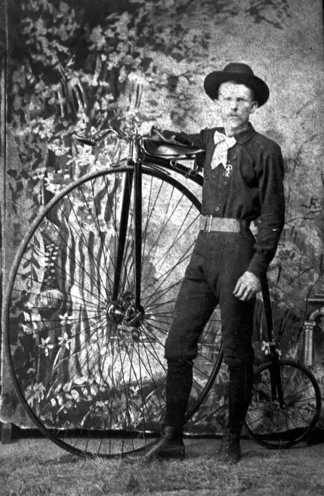 The Penny-Farthing Era Captured in Timeless Vintage Cycling Photographs Inventions