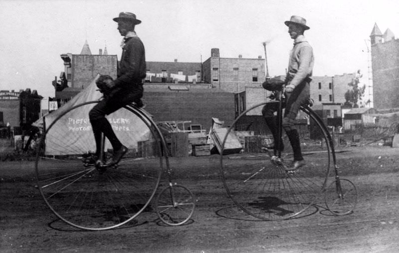 #40 The Penny-Farthing Era Captured in Timeless Vintage Cycling Photographs #40 Inventions