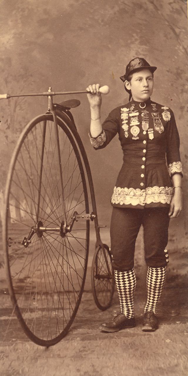 The Penny-Farthing Era Captured in Timeless Vintage Cycling Photographs Inventions