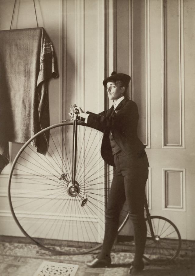 The Penny-Farthing Era Captured in Timeless Vintage Cycling Photographs Inventions