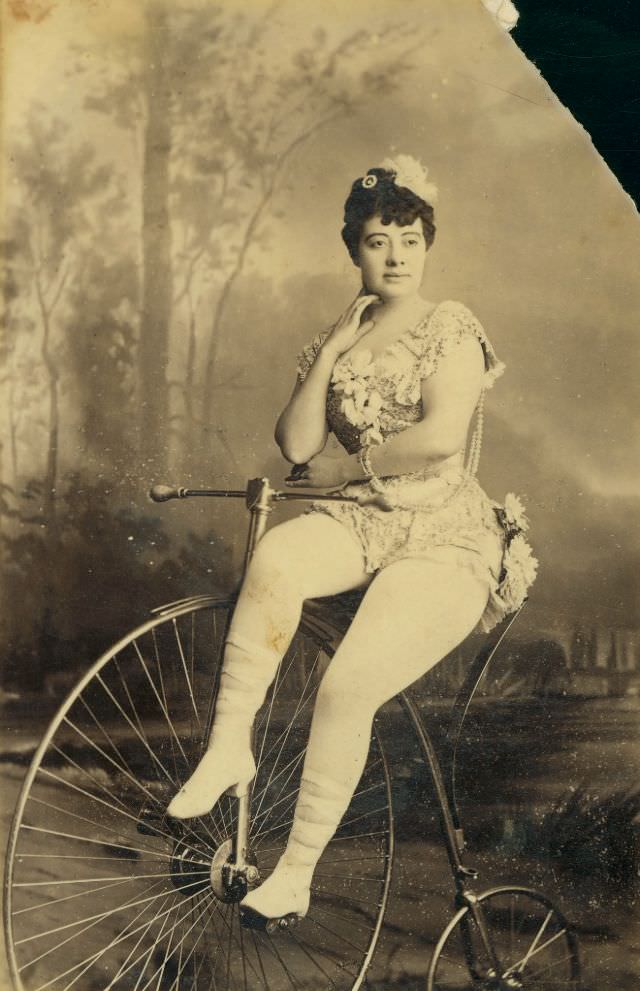 The Penny-Farthing Era Captured in Timeless Vintage Cycling Photographs Inventions