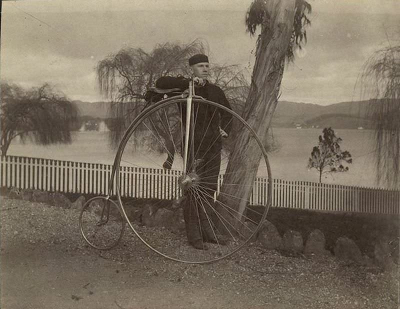The Penny-Farthing Era Captured in Timeless Vintage Cycling Photographs Inventions