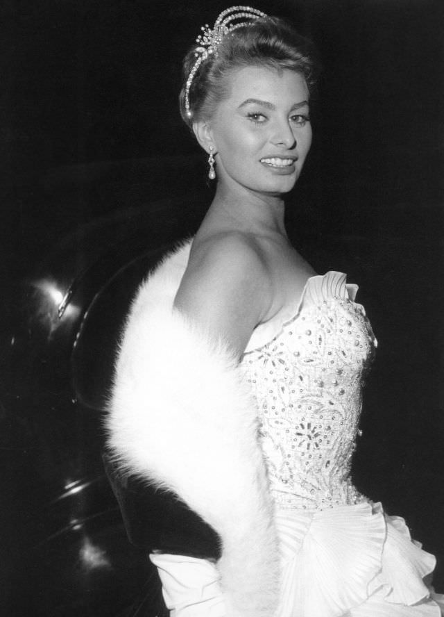 #4 Sophia Loren arriving at a film festival in London, 1954.
