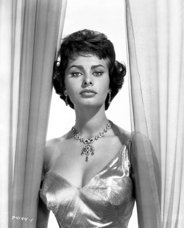 #35 Sophia Loren on the set of ‘Houseboat’, 1958.