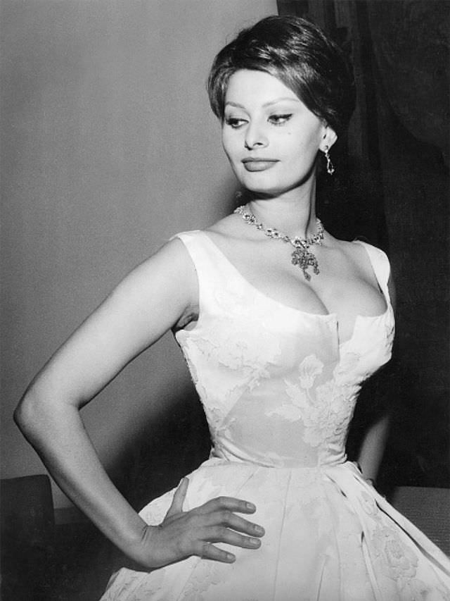 #40 Sophia Loren at a ball in the Funkturm during the 9th International Film Festival in Berlin, July 6, 1959.
