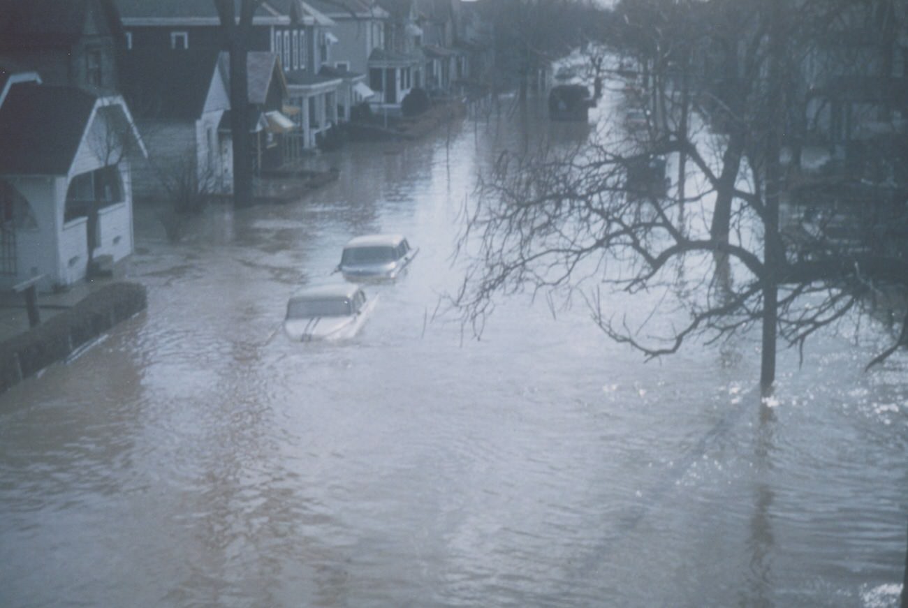 #13 Views of the 1959 flood in Columbus in the Franklinton area, 1959.