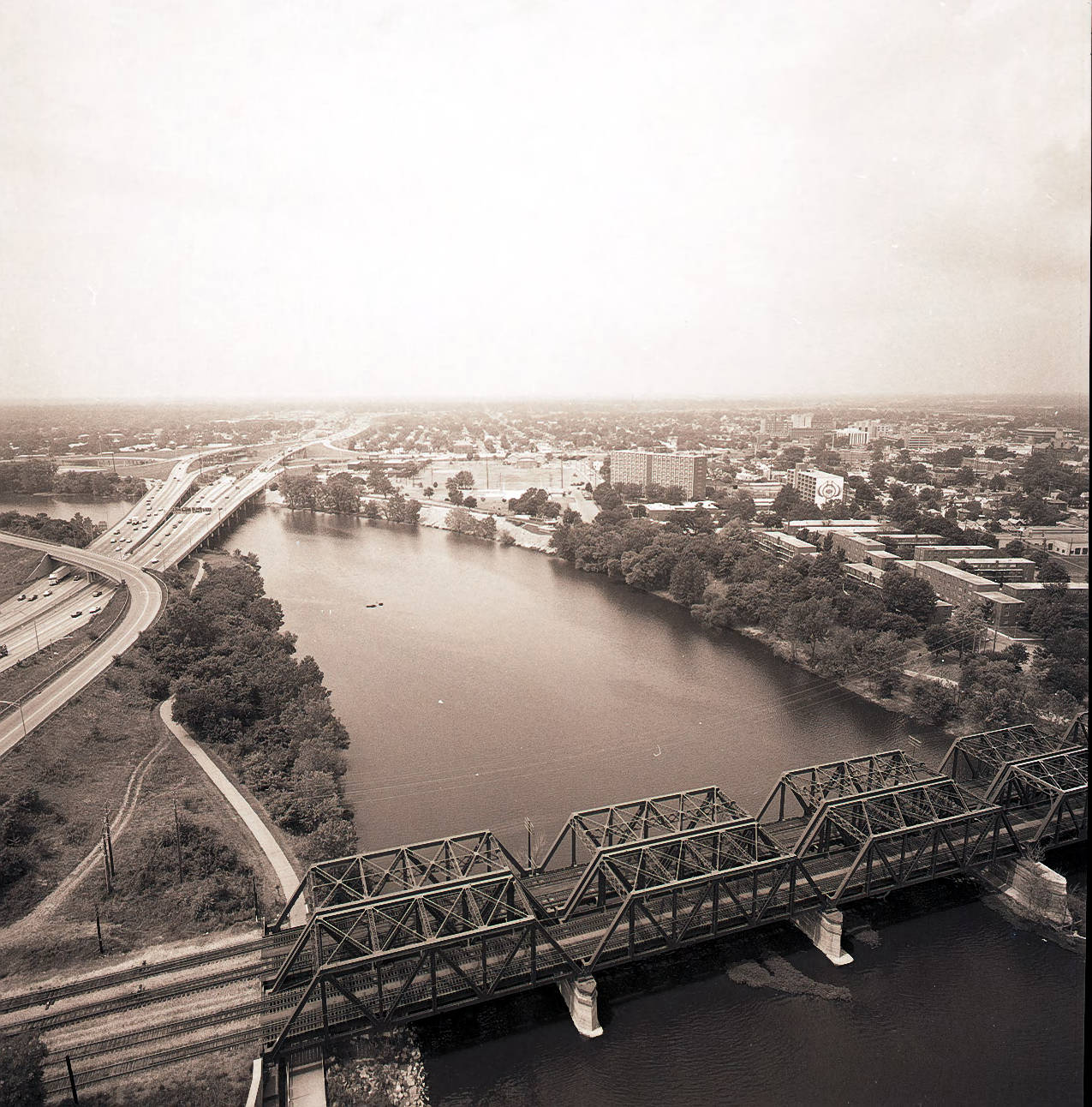 #68 Aerial views of Columbus looking south and west along the Scioto River, 1984.