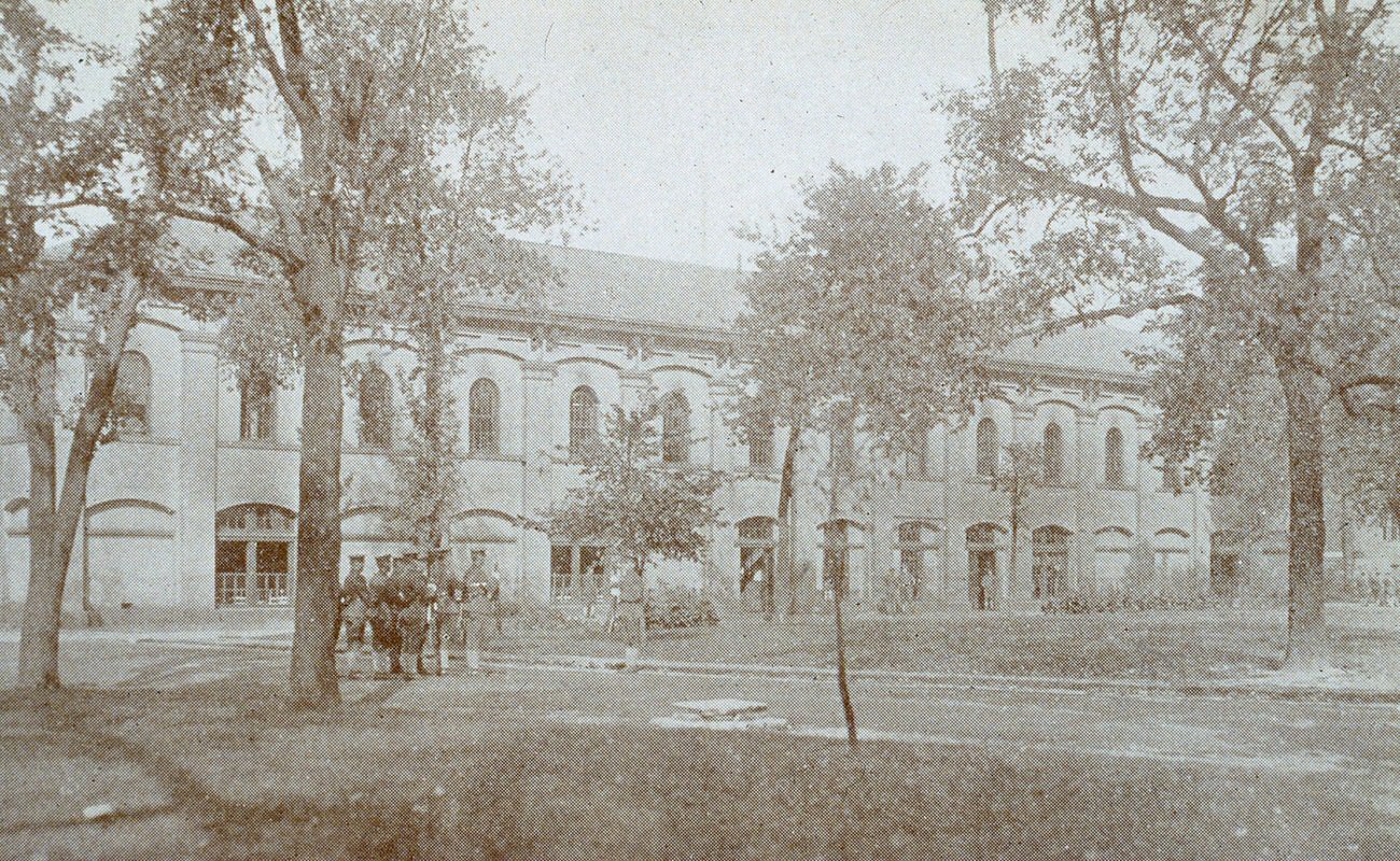 #10 Soldiers at the 10th Company headquarters at Fort Hayes barracks, 1918