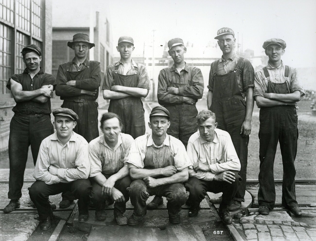 #34 Buckeye Steel employees, founded October 1902, located on Parsons Avenue, merged with Worthington Industries in 1980, circa 1910s