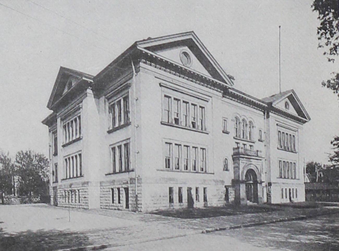 #41 Chicago Avenue School, 1916.