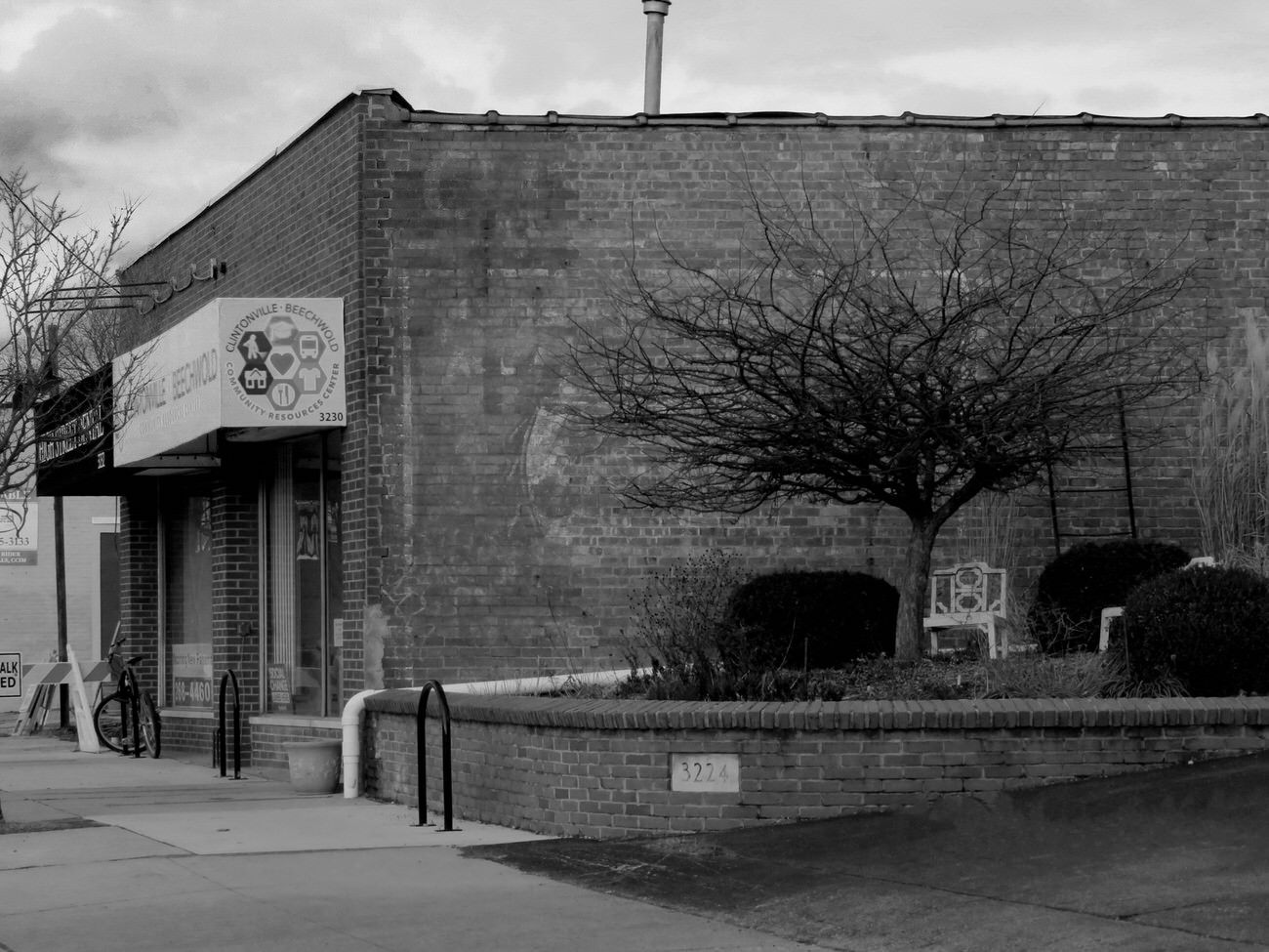 #17 Clintonville Pepsi-Cola sign, originally displaying the 1950s Pepsi-Cola logo, building housed pizza parlors for 30 years, 1990s