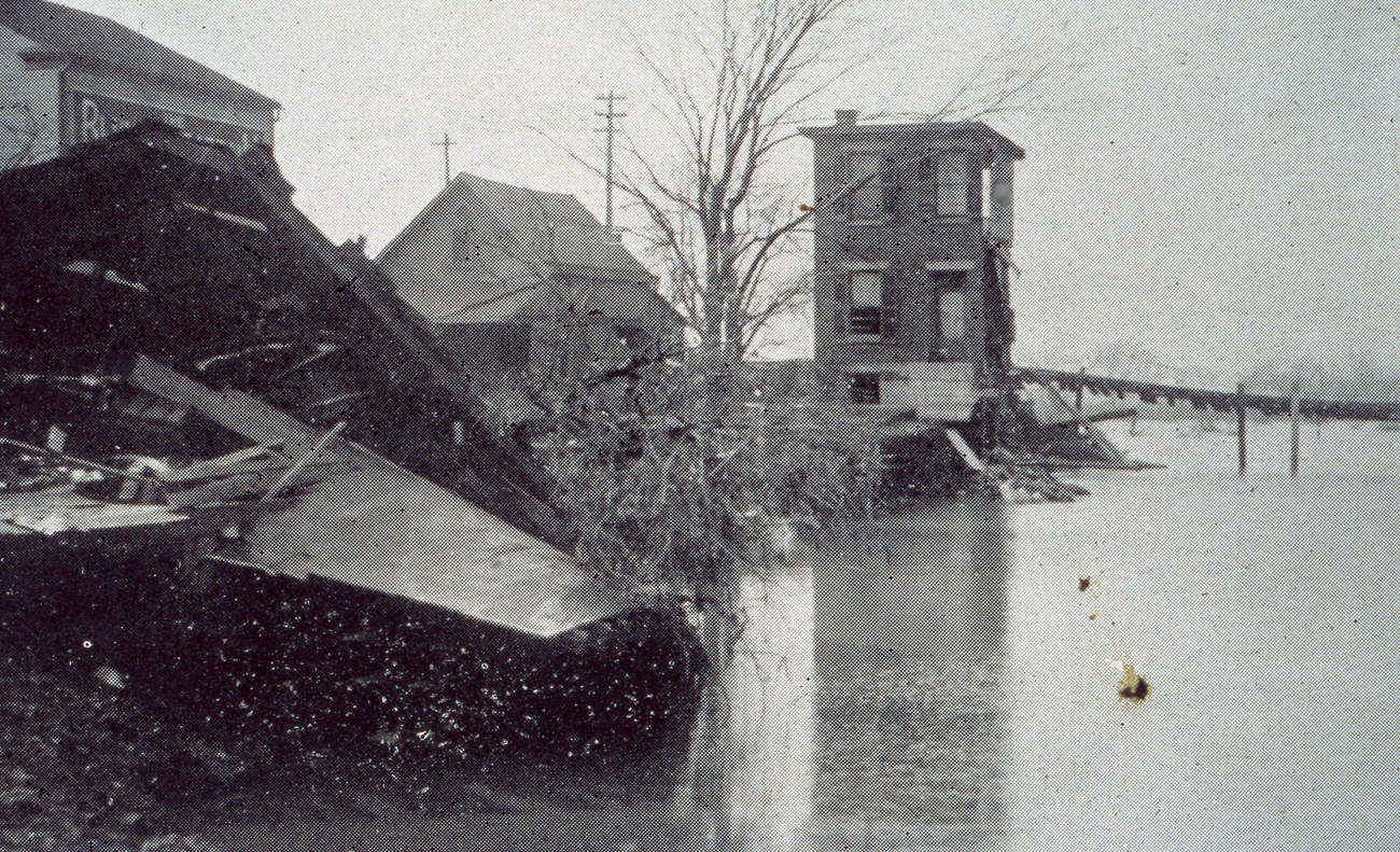#47 Broken levee from the 1913 flood, North Sandusky Street, 1913.
