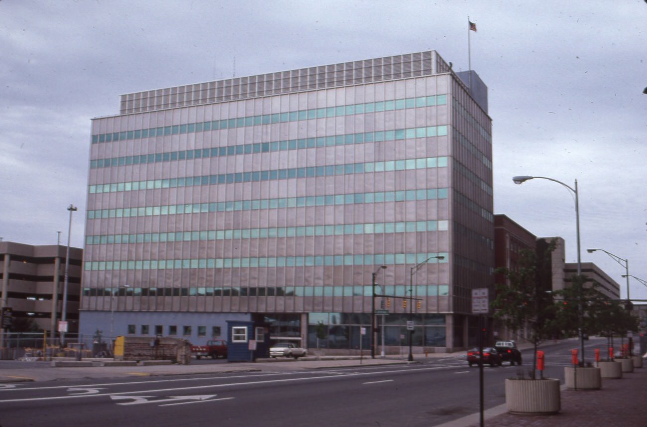 #25 Columbus Southern Power Company building, a pioneering office with central air conditioning, 1990.