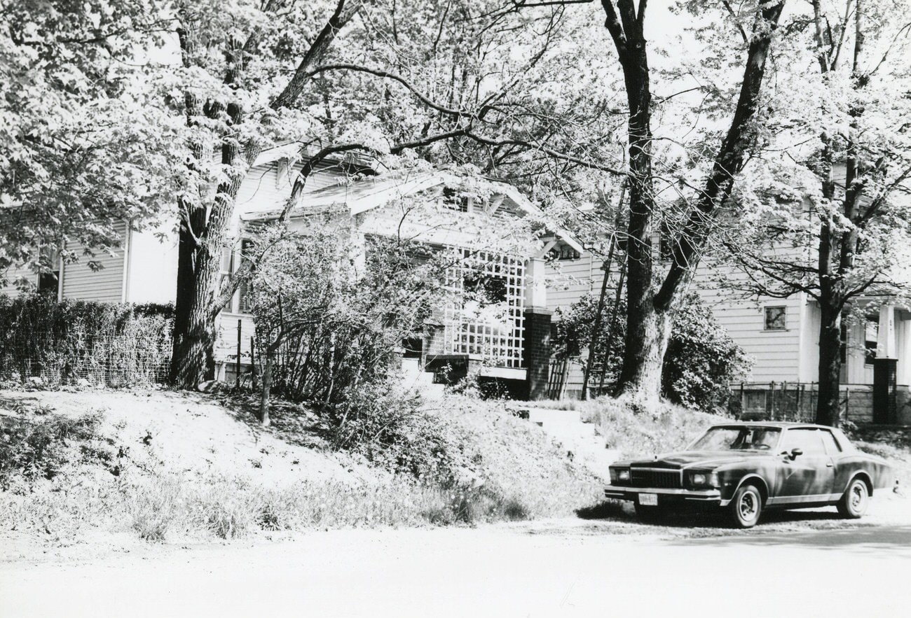 #27 192 and 202 N. Eureka Ave., part of the Greater Hilltop Area Commission’s Hilltop project, 1980s.