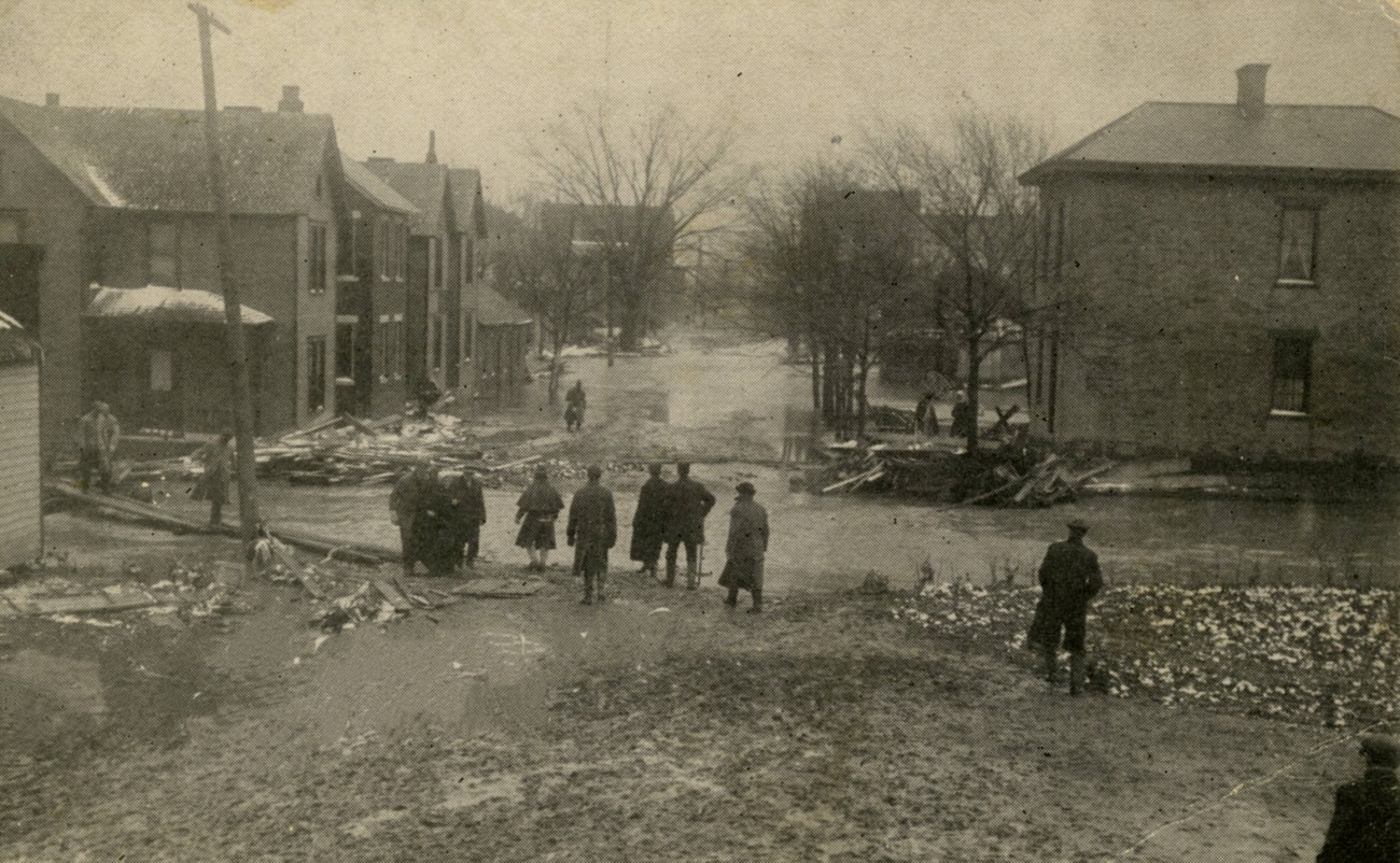 #58 Flood on Davis Avenue, south from Broad Street, Columbus, 1913