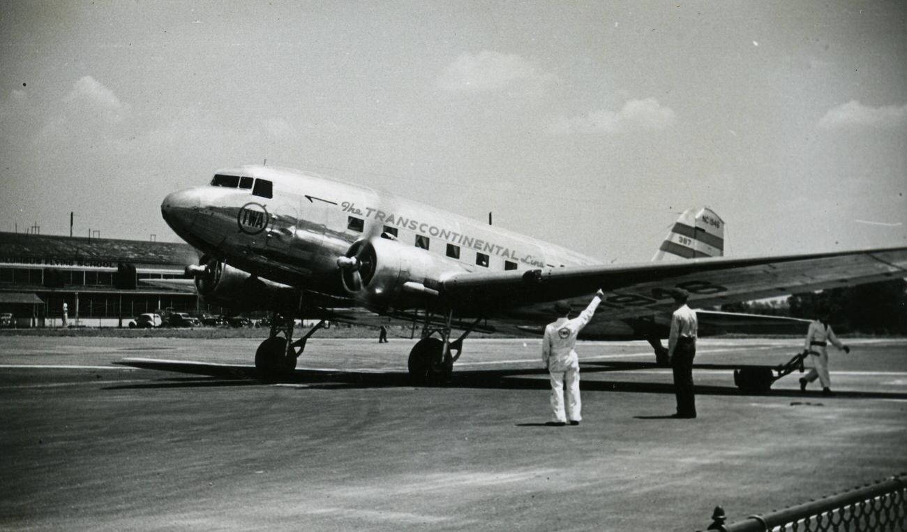 #20 Douglas DC-3-382 NC1946 at Port Columbus, crashed in 1942