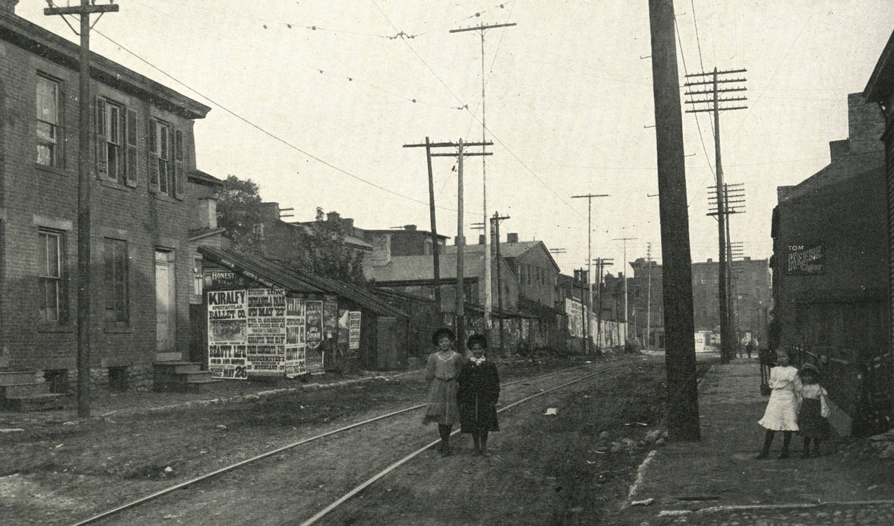 #45 Downtown Columbus area with children, 1908.
