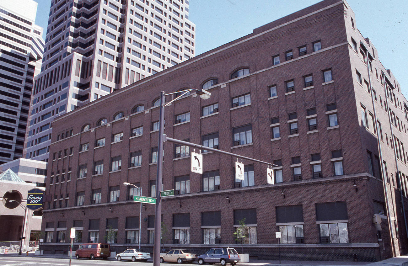 #33 Envoy Inn on West Spring Street, 1990.