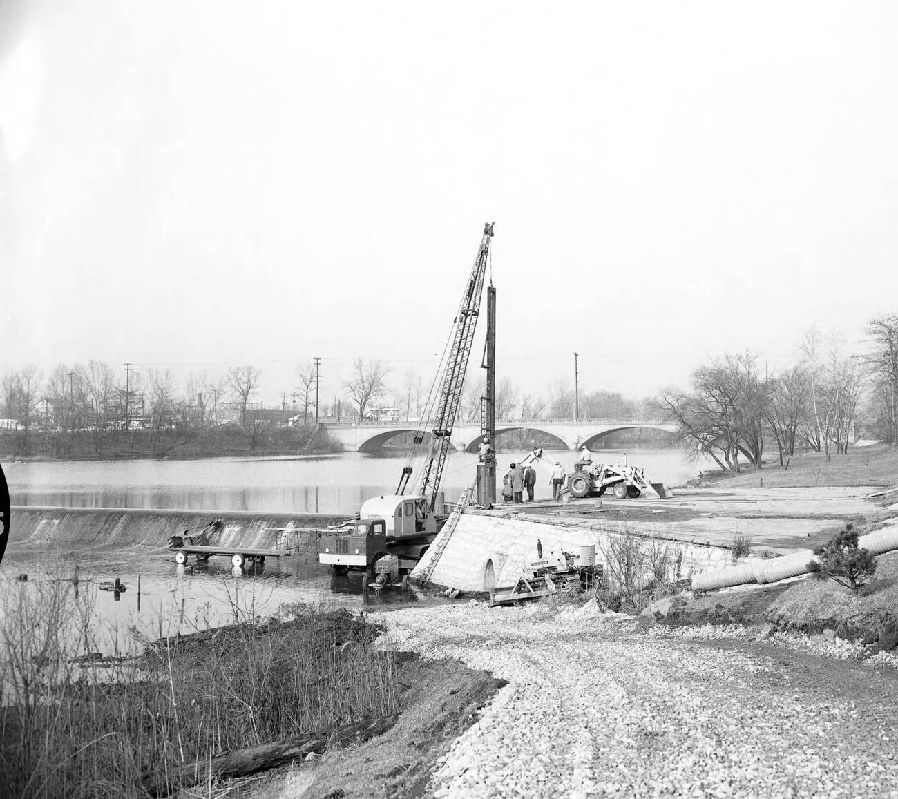 #33 Construction views of the Fifth Avenue Dam over the Olentangy River, 1964.