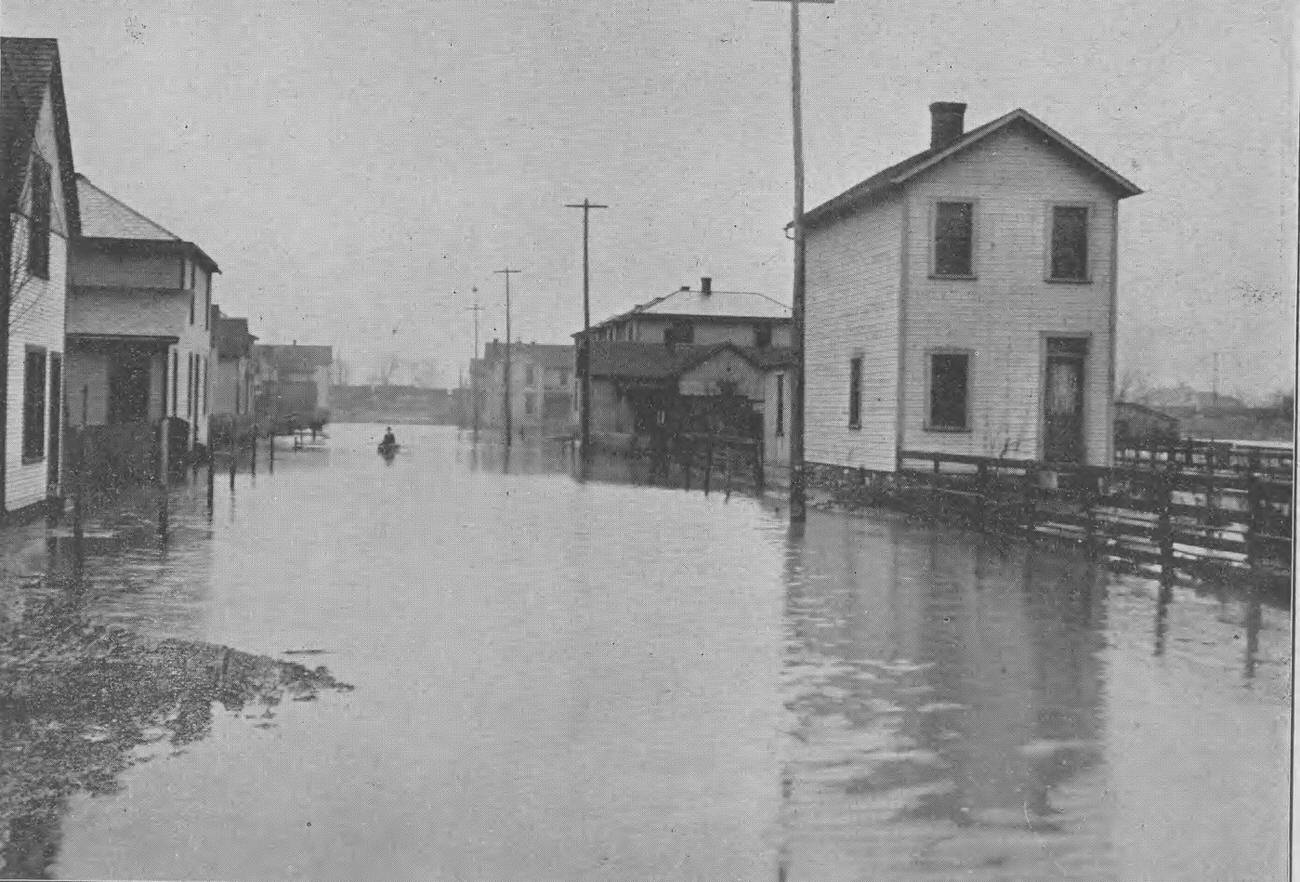 #49 Flooding on Hartford Street off West Broad, Columbus, 1898.