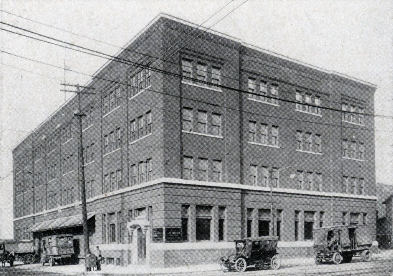 #75 G. W. Bobb Company, a wholesale grocer, building construction at Neilston and Naghten Streets, 1916.