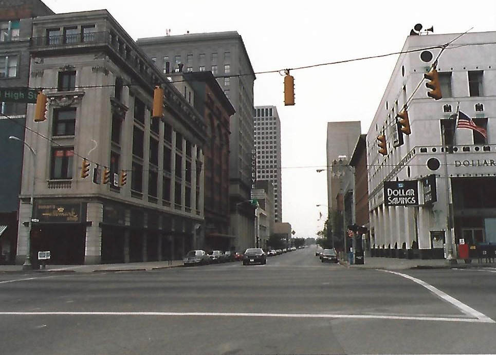 #97 Dollar Savings Bank and Susan’s Hallmark Shop at the corner of Gay and High, Columbus, 1985.