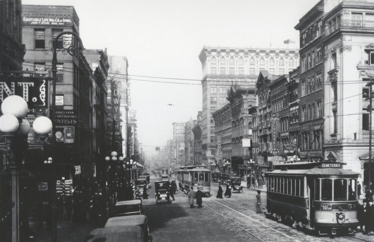 #76 North view from Gay Street on North High Street, Columbus, 1913.